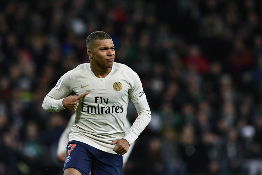 皇马12月最佳球员候选：罗德里戈、贝林、裤袜、琼阿梅尼、吕迪格